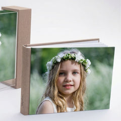 Kit Martina: album fotografico di lusso con custodia espositiva in plexiglass trasparente e cornice rigida, design elegante per cerimonie.