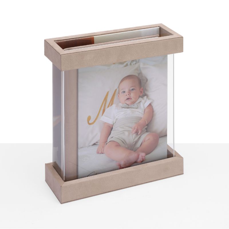 Set fotografico professionale Kit Martina, composto da album con copertina personalizzabile e box espositore in plexiglass, ideale per mostrare i ricordi migliori.